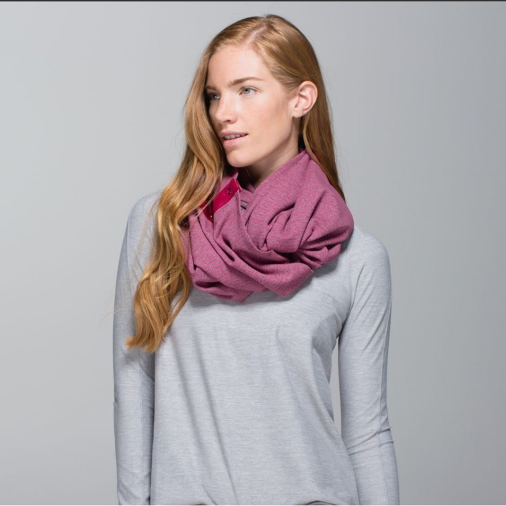 Lululemon Vinyasa Scarf Rulu Hyper Stripe Heathered Bordeaux Drama Bumble Berry